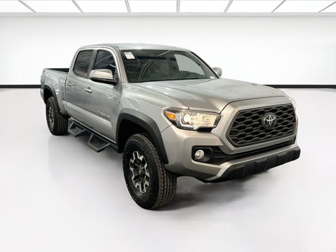 Used 2022 Toyota Tacoma TRD Off-Road w/ Technology Package AWD/4WD image 3