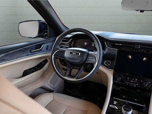 Used 2023 Jeep Grand Cherokee L Limited w/ Luxury Tech Group II image 26