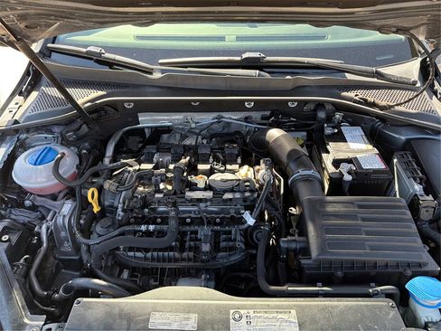 Used 2016 Volkswagen Golf S image 12