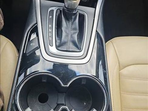 Used 2018 Ford Edge SEL image 18