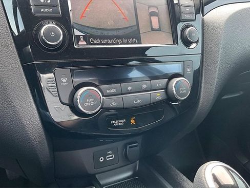 Used 2022 Nissan Rogue Sport SL w/ Premium Package image 15