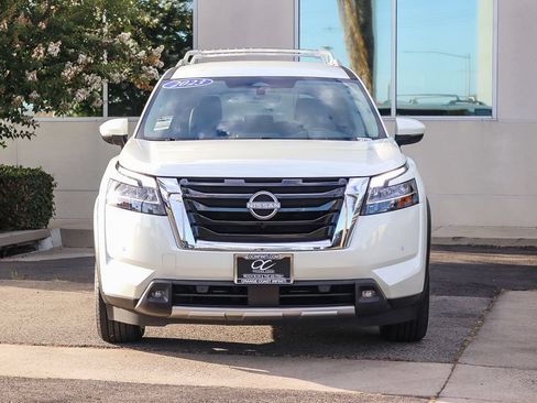 Used 2023 Nissan Pathfinder SL FWD image 2