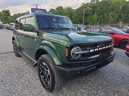 Used 2025 Ford Bronco Outer Banks AWD/4WD image 2