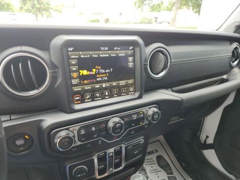 Used 2021 Jeep Wrangler Unlimited Sahara w/ Cold Weather Group AWD/4WD image 20