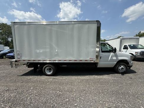 New 2026 Ford E-450 and Econoline 450 Super Duty w/ Driver's Safety Package RWD image 5