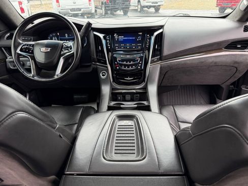 Used 2018 Cadillac Escalade Platinum image 21