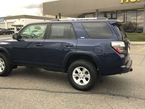 Used 2024 Toyota 4Runner SR5 AWD/4WD image 6