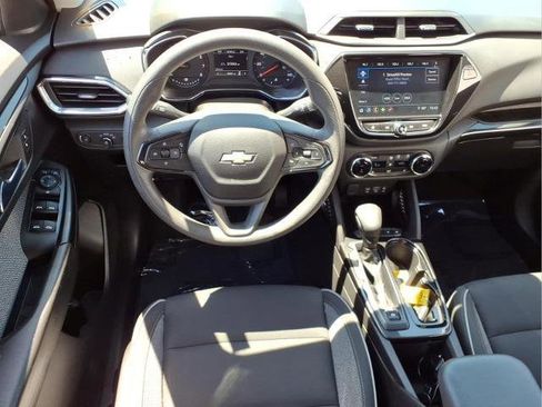 Used 2021 Chevrolet TrailBlazer LT w/ Convenience Package FWD image 11