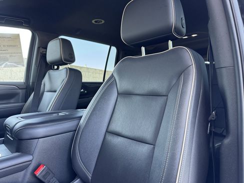 Used 2024 GMC Yukon XL SLT AWD/4WD image 14