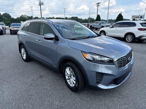 Used 2020 Kia Sorento LX w/ LX I4 Convenience Package AWD/4WD image 3