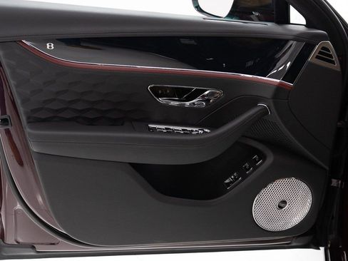 Used 2025 Bentley Flying Spur Mulliner image 11