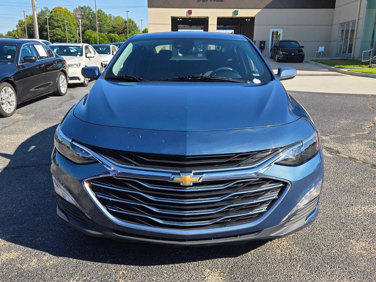 Used 2024 Chevrolet Malibu LT FWD image 2