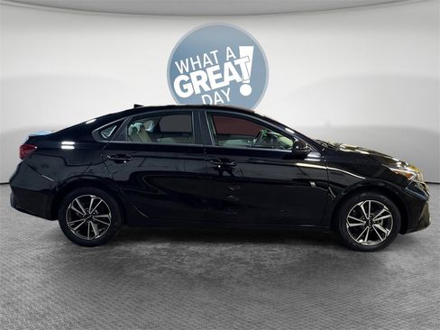 Certified 2023 Kia Forte LXS image 2