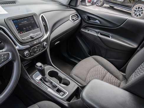 Used 2021 Chevrolet Equinox LT FWD image 16