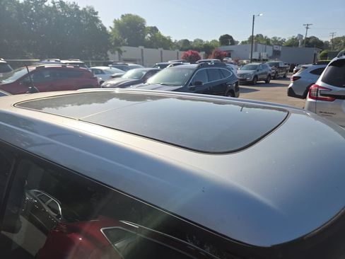 Used 2010 MINI Cooper Clubman Hardtop FWD image 2