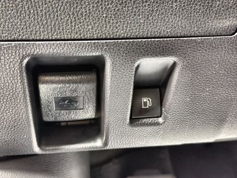 Used 2023 Toyota Highlander XLE image 40