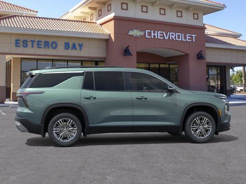 New 2027 Chevrolet Traverse LT w/ Driver Confidence Package FWD image 5