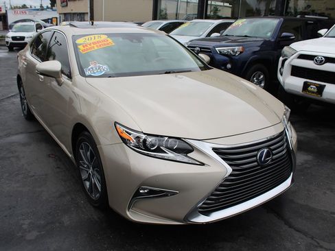 Used 2018 Lexus ES 300h image 8