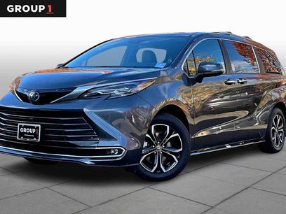 Used 2025 Toyota Sienna Platinum