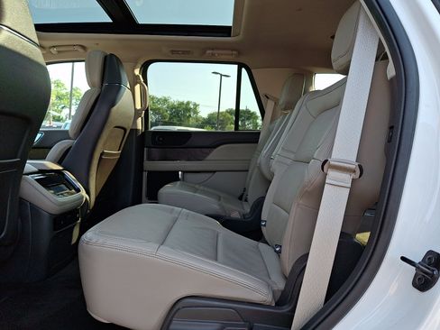 Used 2022 Lincoln Navigator Reserve w/ Monochromatic Package AWD/4WD image 10