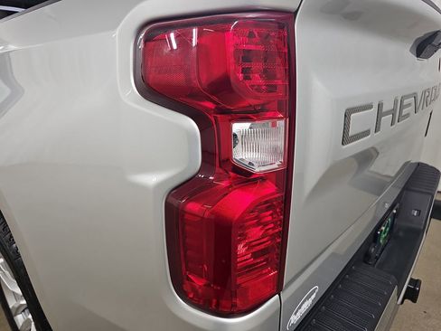 Used 2021 Chevrolet Silverado 1500 LT image 38