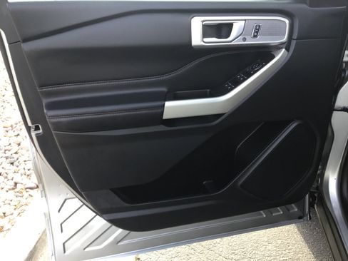 Used 2023 Ford Explorer Limited image 6