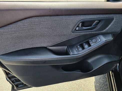 Used 2021 Nissan Rogue S image 9