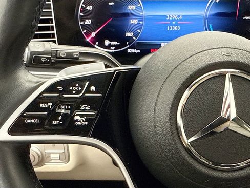 Used 2025 Mercedes-Benz GLE 450e 4MATIC image 11