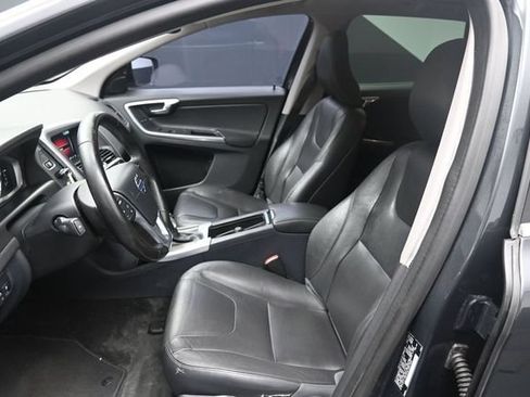 Used 2016 Volvo XC60 T5 Premier w/ Climate Package FWD image 18