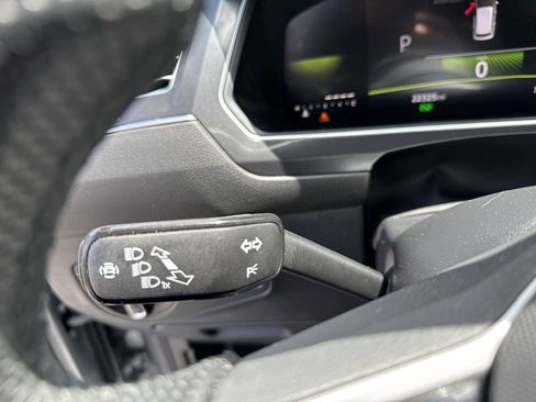 Certified 2023 Volkswagen Tiguan SE R-Line FWD image 33