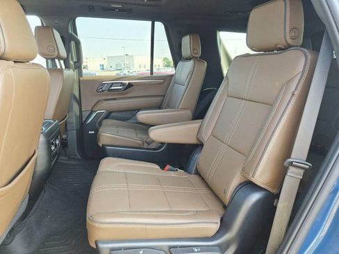 Used 2025 Chevrolet Tahoe High Country AWD/4WD image 9
