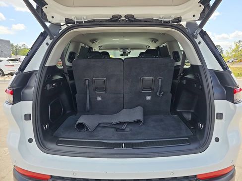 Used 2023 Jeep Grand Cherokee L Limited w/ Luxury Tech Group II image 16