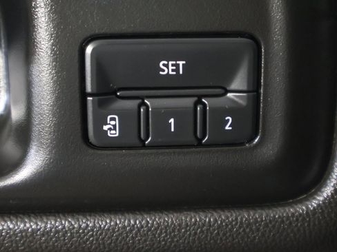 Used 2022 GMC Sierra 1500 AT4 image 31