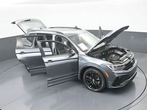 Used 2022 Volkswagen Tiguan SE R-Line image 77
