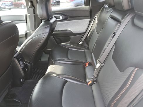 Used 2023 Jeep Compass Latitude image 11