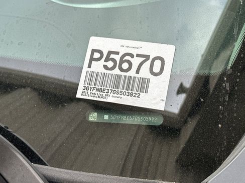 Used 2016 Cadillac SRX Luxury image 3