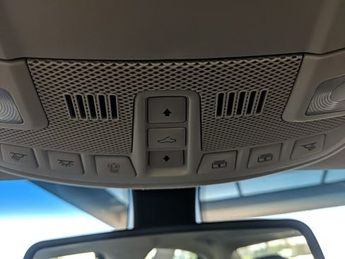 Used 2020 Lincoln Continental w/ Premium Package FWD image 25