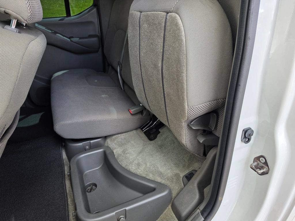 Used 2016 Nissan Frontier SV RWD image 32