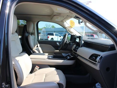Used 2024 Lincoln Navigator L Reserve AWD/4WD image 30
