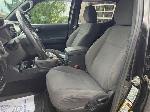 Used 2019 Toyota Tacoma TRD Sport AWD/4WD image 13