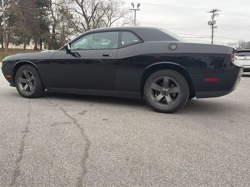 Used 2009 Dodge Challenger SE image 19