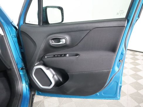 Used 2021 Jeep Renegade Latitude image 25