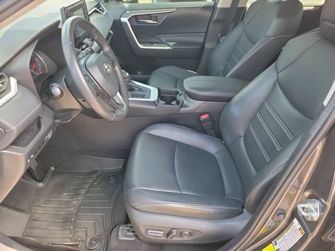 Used 2021 Toyota RAV4 XLE Premium FWD image 5