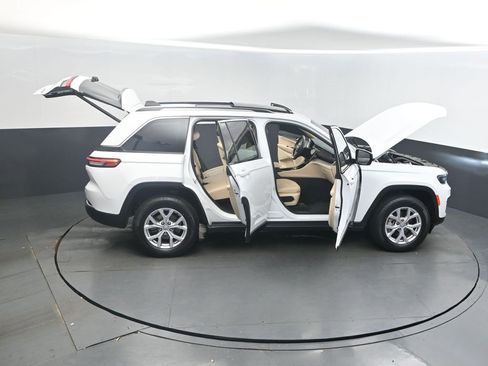 Used 2022 Jeep Grand Cherokee Limited image 53