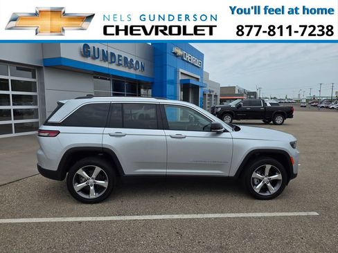 Used 2024 Jeep Grand Cherokee Limited AWD/4WD image 8