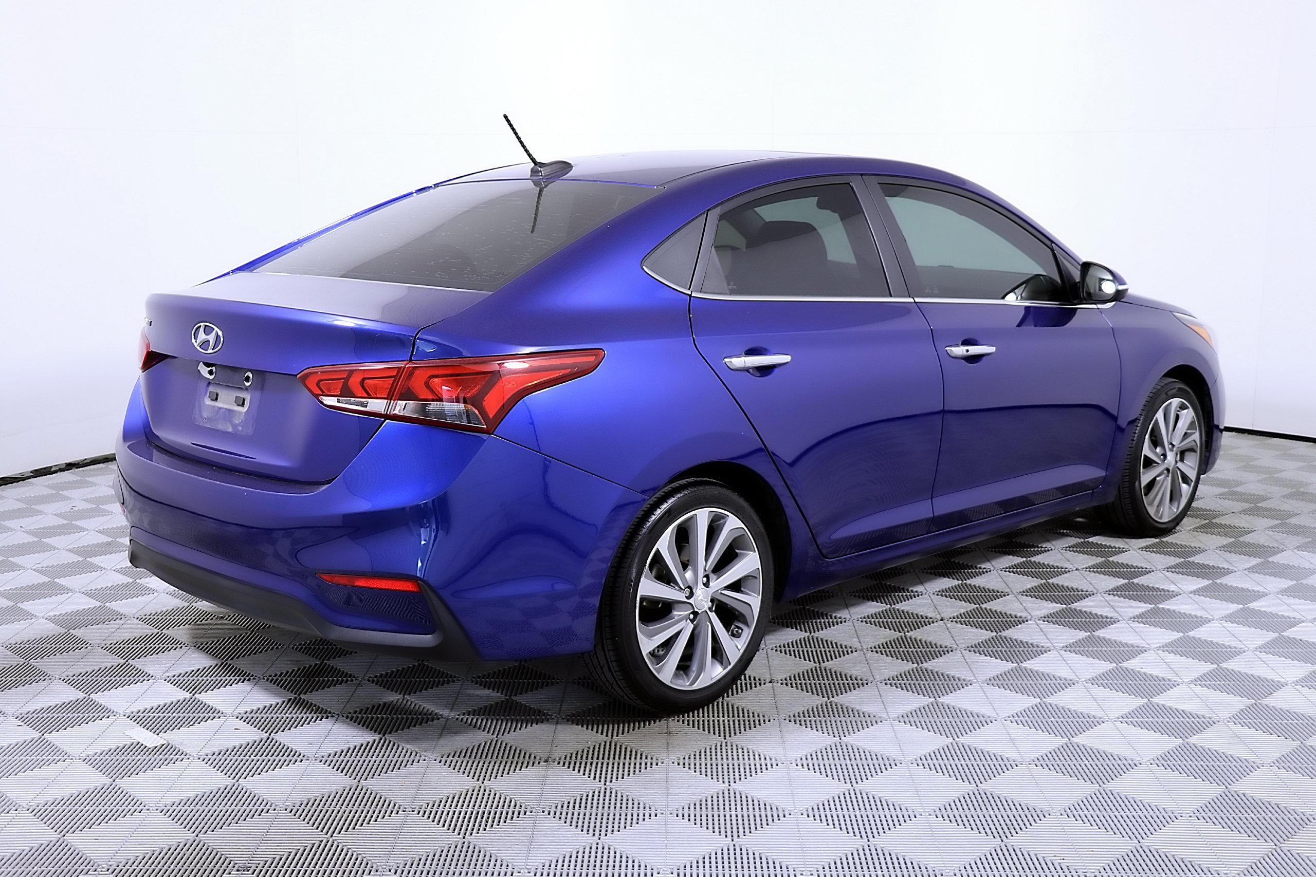Used 2022 Hyundai Accent Limited FWD image 7