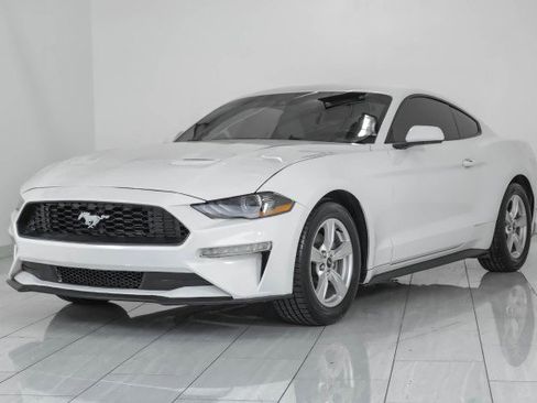 Used 2021 Ford Mustang Coupe image 4