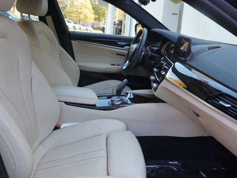 Used 2018 BMW 530i w/ Premium Package image 13