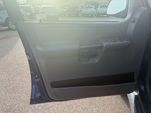 Used 2004 Ford Explorer Sport Trac XLT image 9