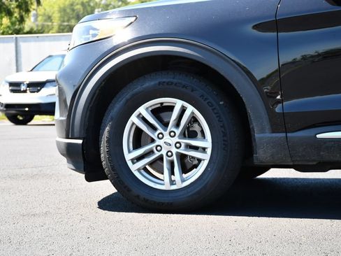 Used 2022 Ford Explorer XLT w/ Equipment Group 202A RWD image 12